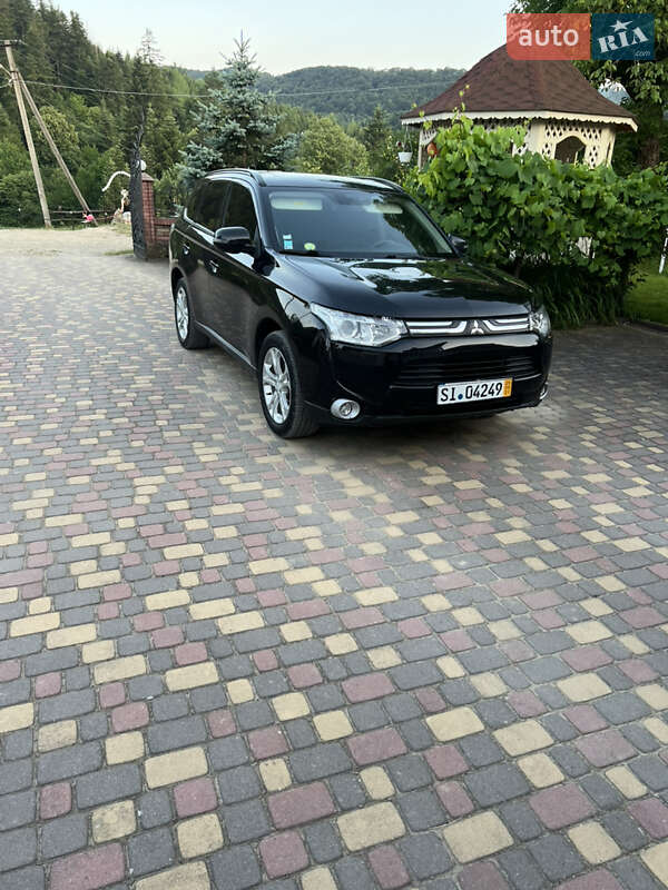 Внедорожник / Кроссовер Mitsubishi Outlander 2012 в Коломые