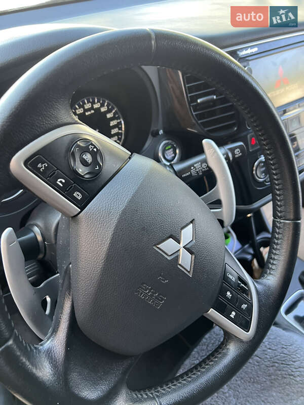 Внедорожник / Кроссовер Mitsubishi Outlander 2012 в Коломые