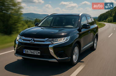 Внедорожник / Кроссовер Mitsubishi Outlander 2017 в Кропивницком