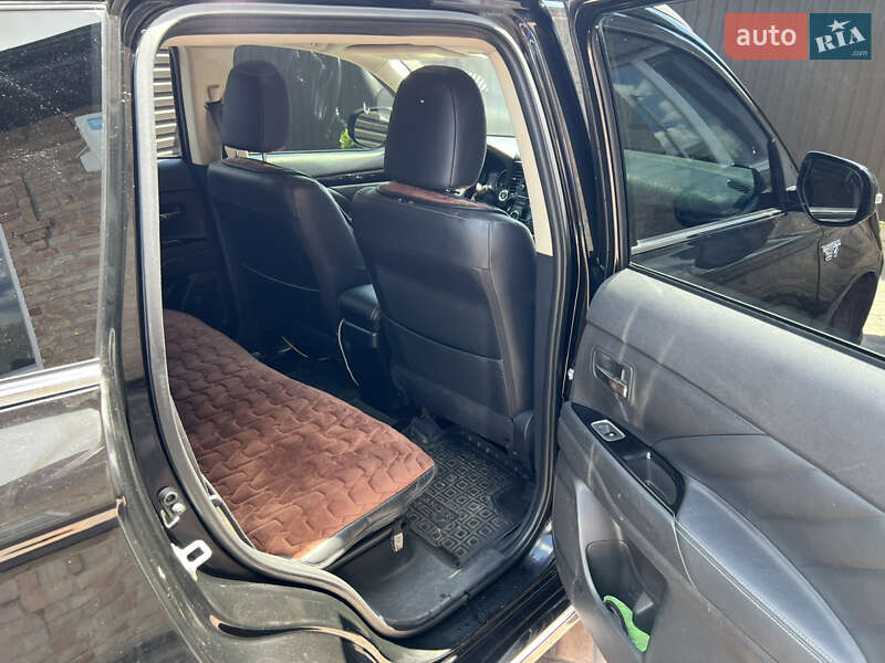 Позашляховик / Кросовер Mitsubishi Outlander 2017 в Кропивницькому