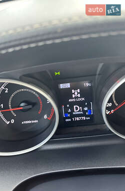 Внедорожник / Кроссовер Mitsubishi Outlander 2010 в 