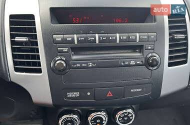 Внедорожник / Кроссовер Mitsubishi Outlander 2010 в 