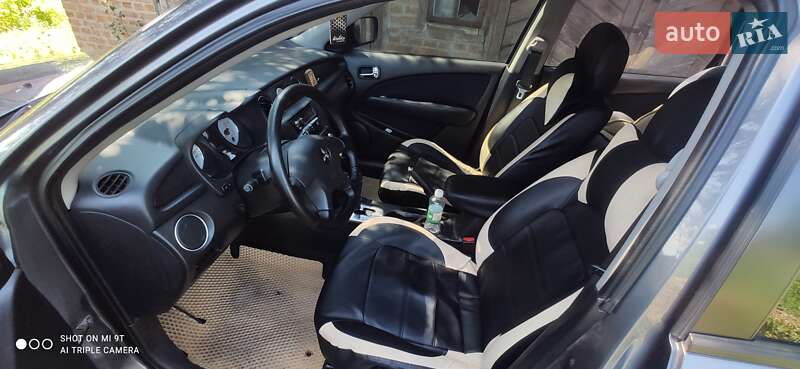 Позашляховик / Кросовер Mitsubishi Outlander 2006 в Шацьку