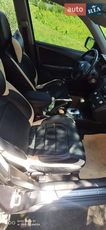 Позашляховик / Кросовер Mitsubishi Outlander 2006 в Шацьку