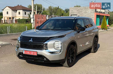 Позашляховик / Кросовер Mitsubishi Outlander 2022 в Києві