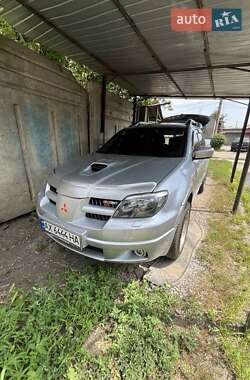 Внедорожник / Кроссовер Mitsubishi Outlander 2004 в Харькове