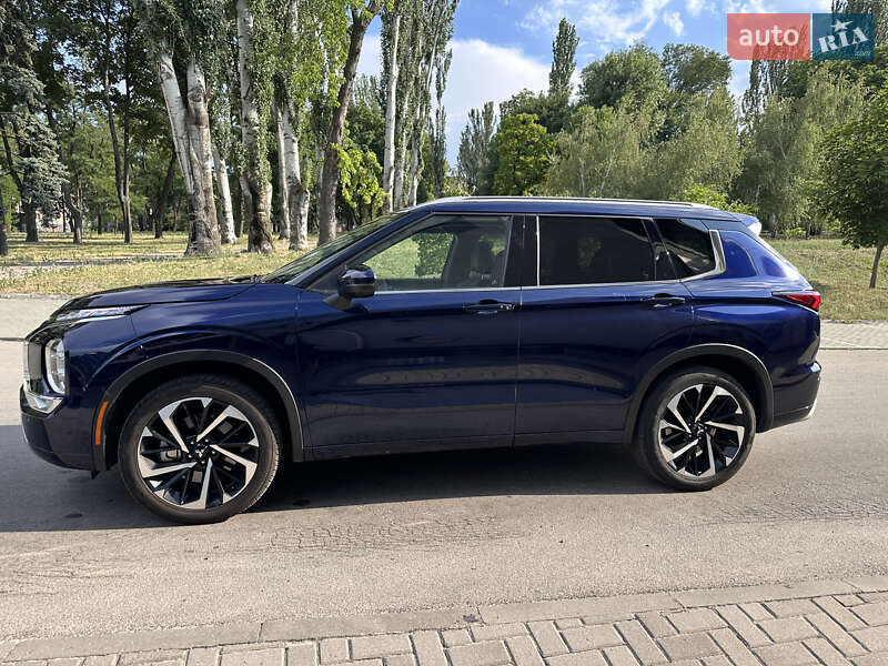 Внедорожник / Кроссовер Mitsubishi Outlander 2022 в Запорожье