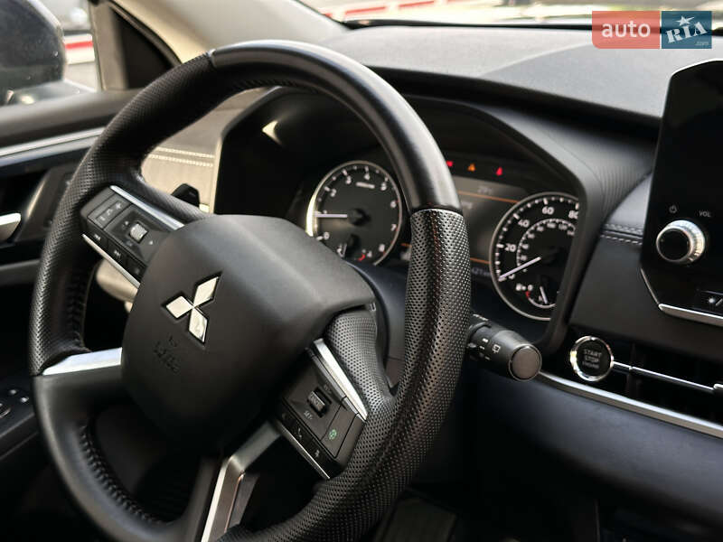Внедорожник / Кроссовер Mitsubishi Outlander 2022 в Запорожье