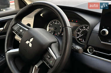 Внедорожник / Кроссовер Mitsubishi Outlander 2022 в 