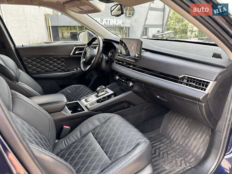 Внедорожник / Кроссовер Mitsubishi Outlander 2022 в Запорожье