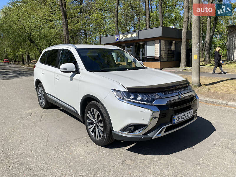 Внедорожник / Кроссовер Mitsubishi Outlander 2019 в Киеве
