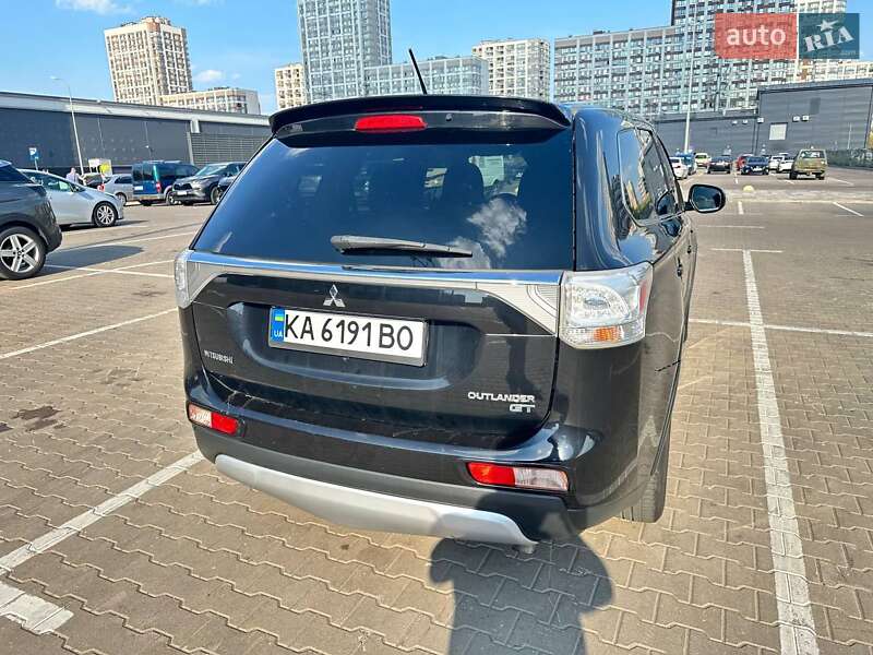 Позашляховик / Кросовер Mitsubishi Outlander 2014 в Києві