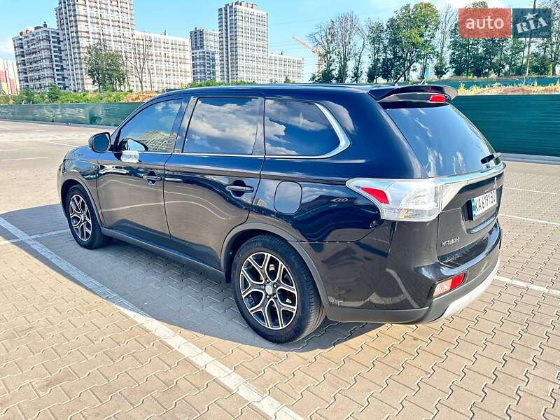 Позашляховик / Кросовер Mitsubishi Outlander 2014 в Києві