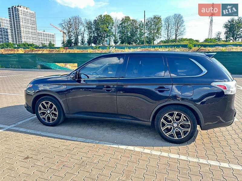 Позашляховик / Кросовер Mitsubishi Outlander 2014 в Києві