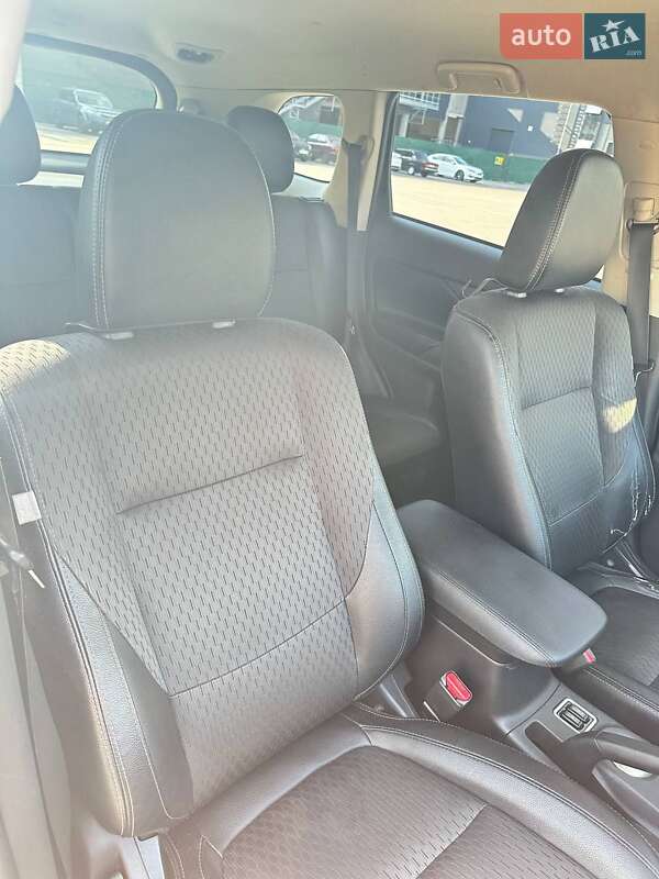 Позашляховик / Кросовер Mitsubishi Outlander 2014 в Києві