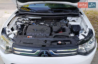 Внедорожник / Кроссовер Mitsubishi Outlander 2013 в 