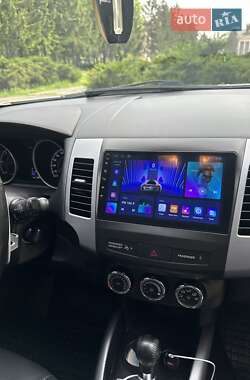 Внедорожник / Кроссовер Mitsubishi Outlander 2011 в 