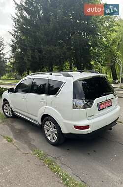 Внедорожник / Кроссовер Mitsubishi Outlander 2011 в 