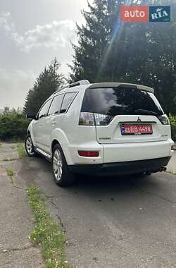 Внедорожник / Кроссовер Mitsubishi Outlander 2011 в 