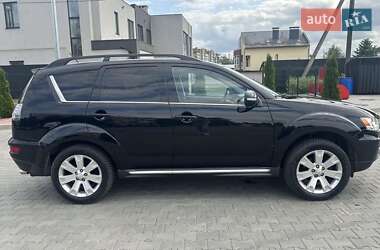 Внедорожник / Кроссовер Mitsubishi Outlander 2011 в 