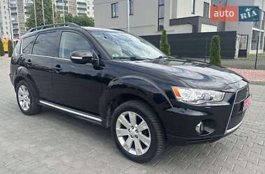 Внедорожник / Кроссовер Mitsubishi Outlander 2011 в 