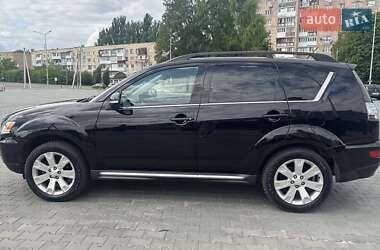 Внедорожник / Кроссовер Mitsubishi Outlander 2011 в 