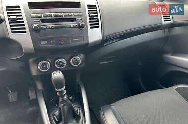 Внедорожник / Кроссовер Mitsubishi Outlander 2011 в 