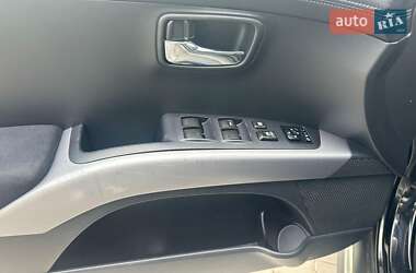 Внедорожник / Кроссовер Mitsubishi Outlander 2011 в 
