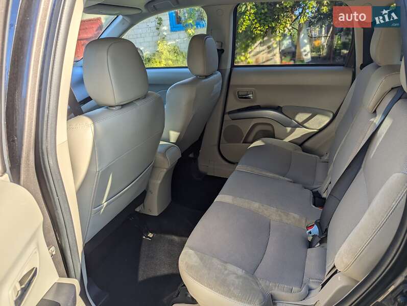 Внедорожник / Кроссовер Mitsubishi Outlander 2011 в Ровно фото 11 Внедорожник / Кроссовер Mitsubishi Outlander 2011 в Ровно