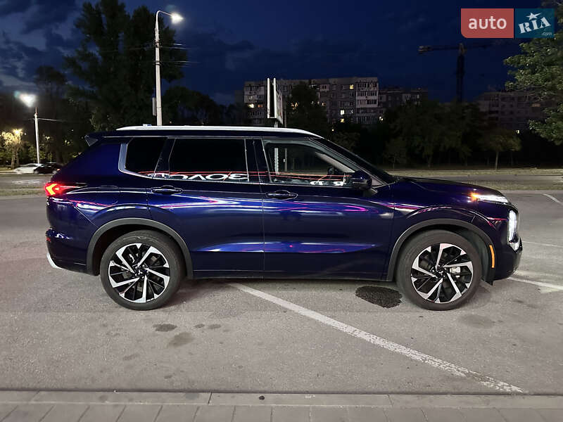 Внедорожник / Кроссовер Mitsubishi Outlander 2022 в Запорожье