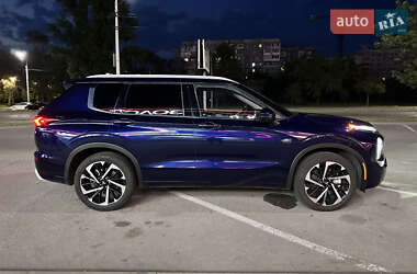 Внедорожник / Кроссовер Mitsubishi Outlander 2022 в 