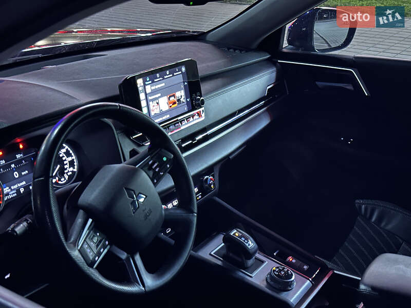 Внедорожник / Кроссовер Mitsubishi Outlander 2022 в Запорожье