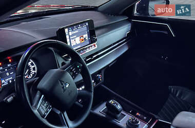 Внедорожник / Кроссовер Mitsubishi Outlander 2022 в 