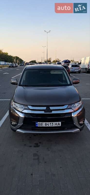 Внедорожник / Кроссовер Mitsubishi Outlander 2017 в Николаеве