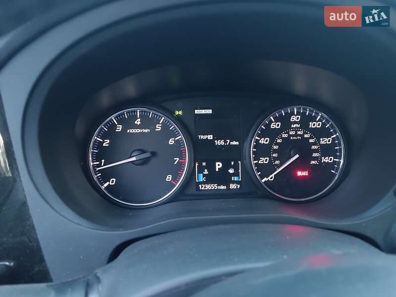 Внедорожник / Кроссовер Mitsubishi Outlander 2017 в Николаеве