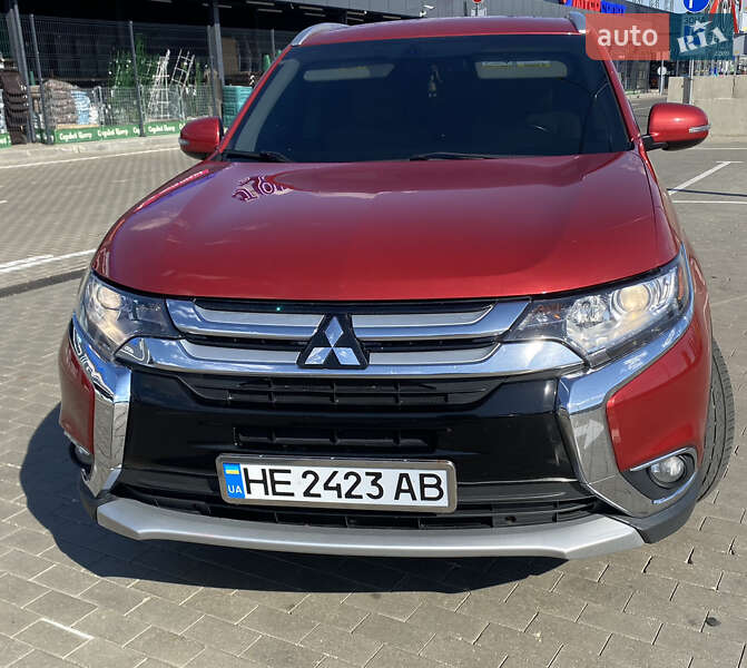 Позашляховик / Кросовер Mitsubishi Outlander 2017 в Первомайську