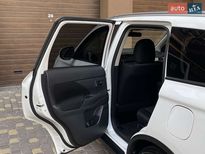 Позашляховик / Кросовер Mitsubishi Outlander 2015 в Вінниці