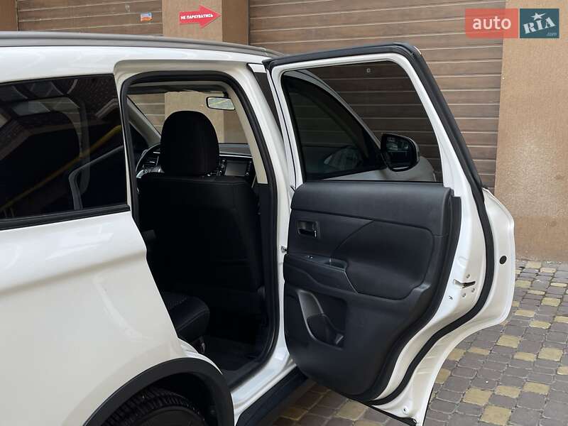 Позашляховик / Кросовер Mitsubishi Outlander 2015 в Вінниці