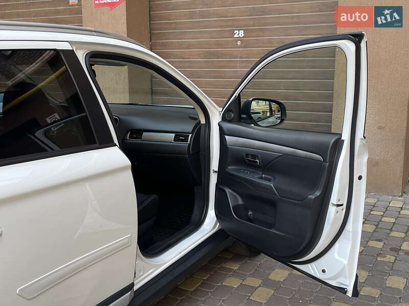 Позашляховик / Кросовер Mitsubishi Outlander 2015 в Вінниці