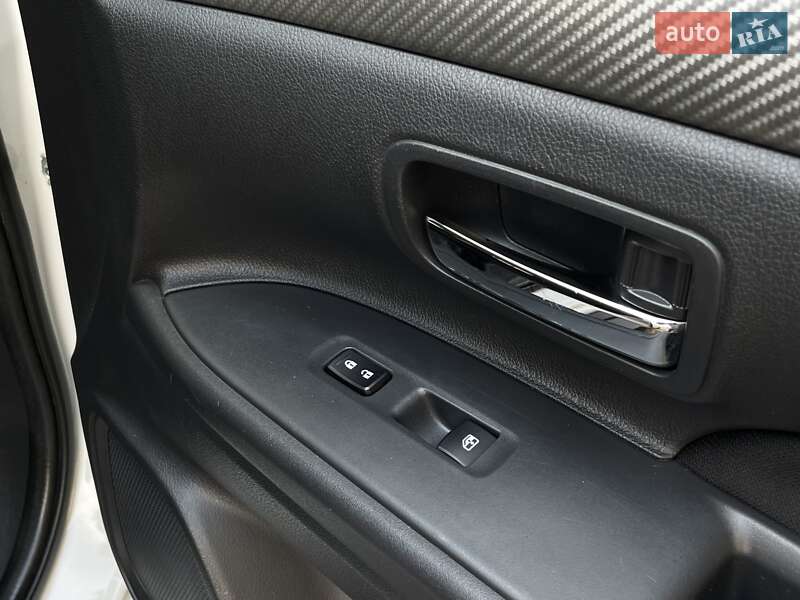 Позашляховик / Кросовер Mitsubishi Outlander 2015 в Вінниці