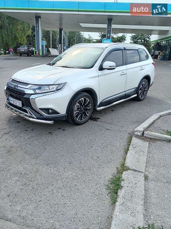 Внедорожник / Кроссовер Mitsubishi Outlander 2021 в Лубнах