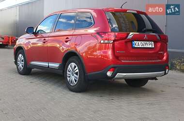 Внедорожник / Кроссовер Mitsubishi Outlander 2015 в 