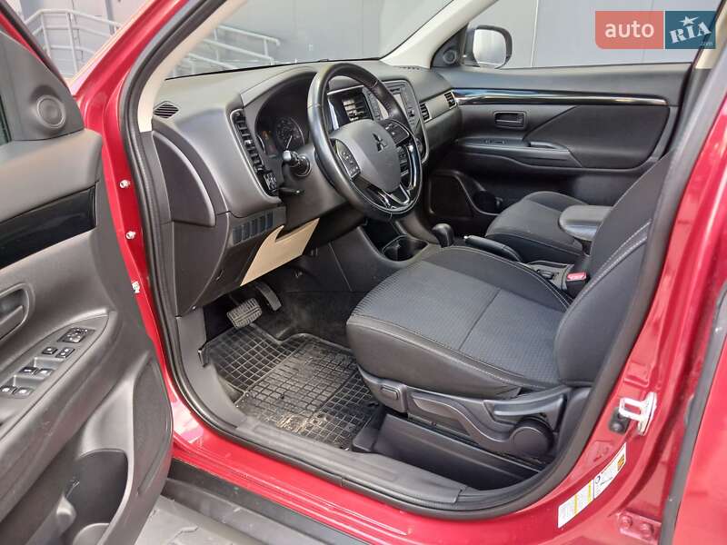 Внедорожник / Кроссовер Mitsubishi Outlander 2015 в Киеве