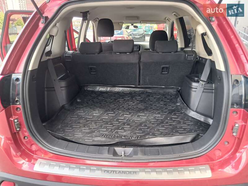 Внедорожник / Кроссовер Mitsubishi Outlander 2015 в Киеве