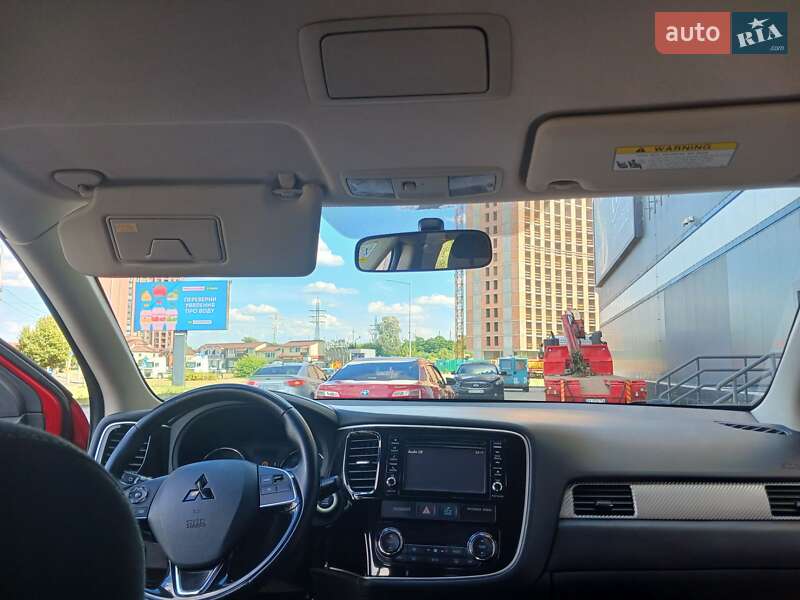 Внедорожник / Кроссовер Mitsubishi Outlander 2015 в Киеве