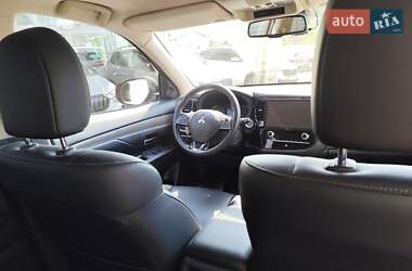 Внедорожник / Кроссовер Mitsubishi Outlander 2022 в 
