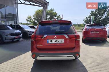 Внедорожник / Кроссовер Mitsubishi Outlander 2022 в 