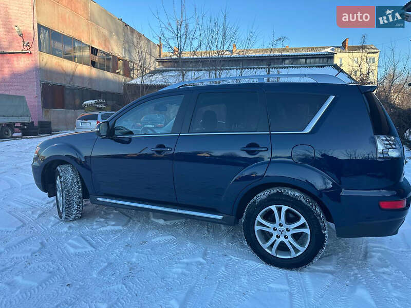 Позашляховик / Кросовер Mitsubishi Outlander 2010 в Києві