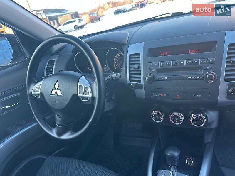 Позашляховик / Кросовер Mitsubishi Outlander 2010 в Києві