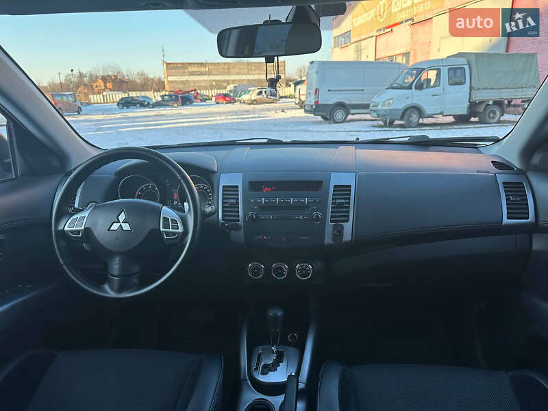 Позашляховик / Кросовер Mitsubishi Outlander 2010 в Києві